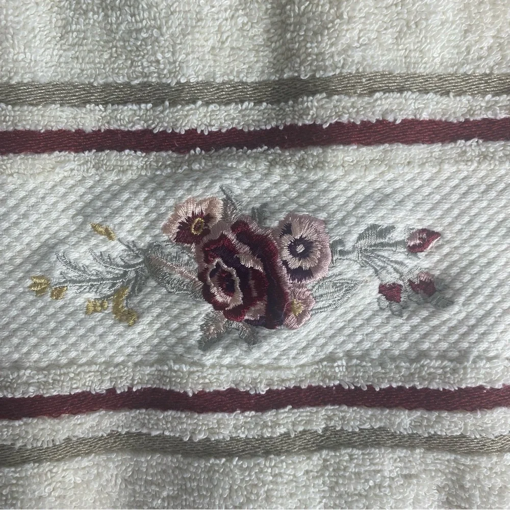 Floral Embroidered Towel Set - Cream and Pink